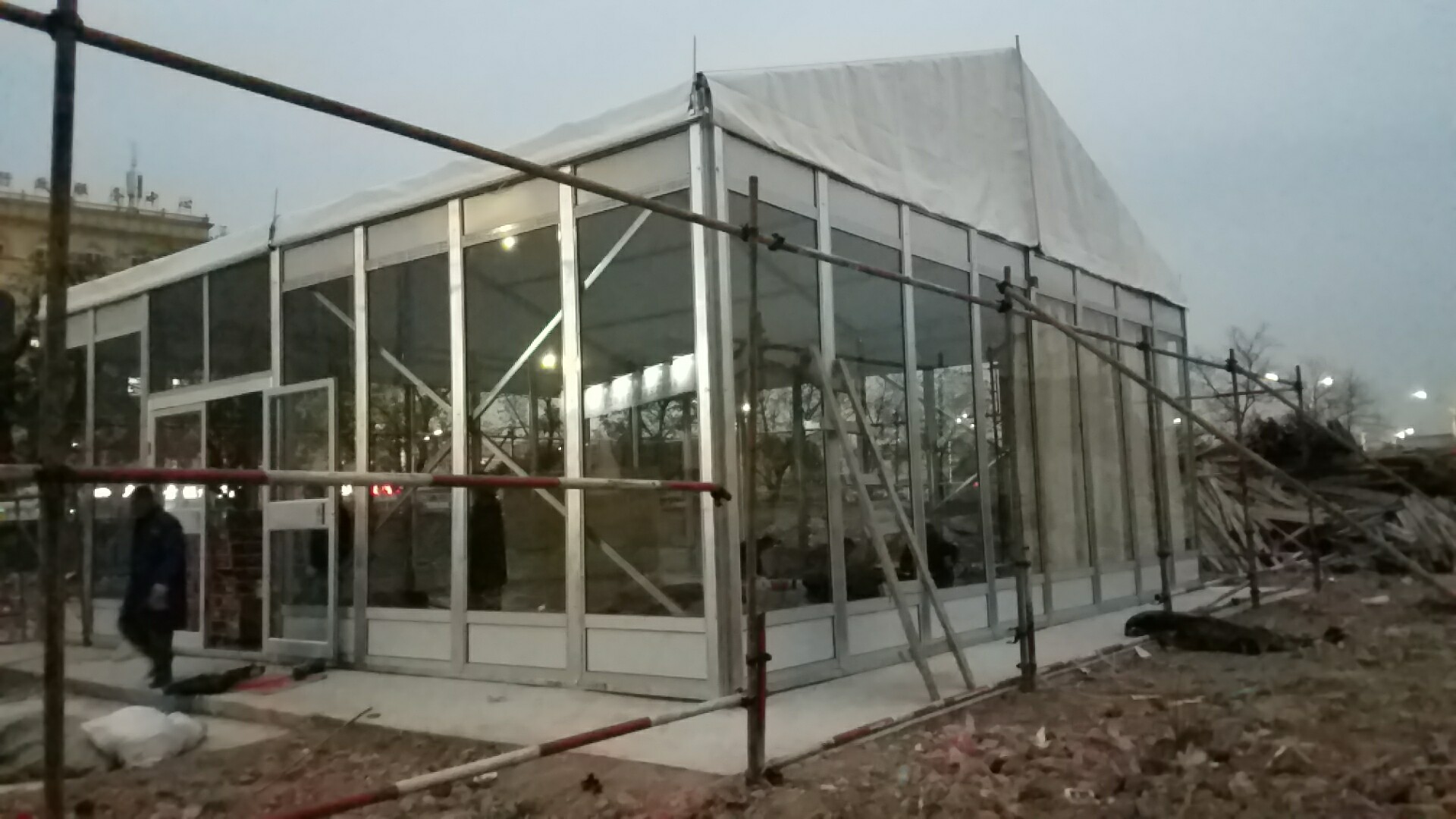 安徽蚌埠“中糧”臨時售樓處玻璃精品篷房